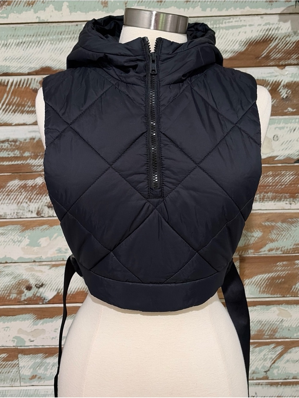 ALO YOGA Snowrider Women's Black Cropped Sleeveless Hooded Puffer Top Size S